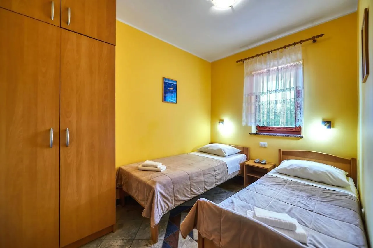 Villa Emilia Banjole Guest house