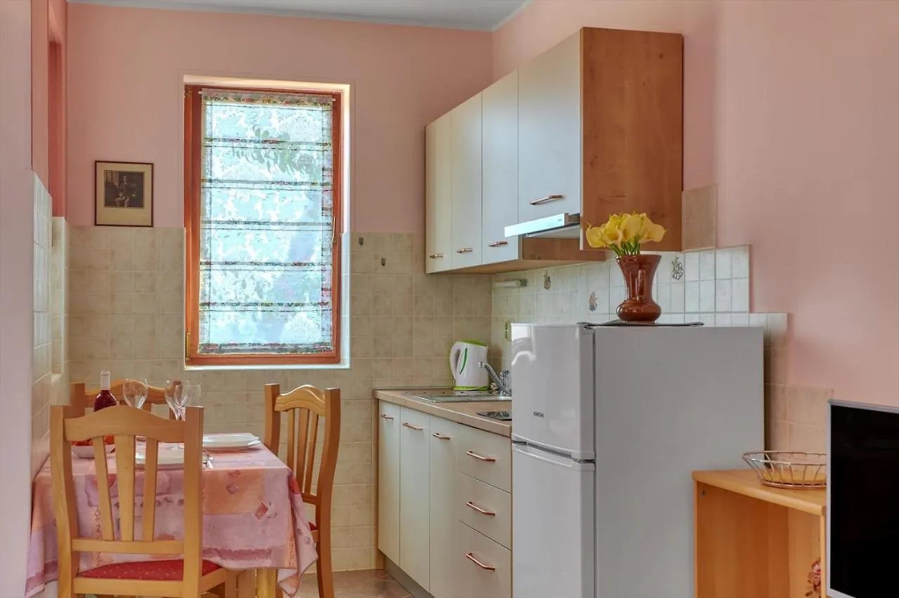 Villa Emilia Banjole 0*,  Croatia